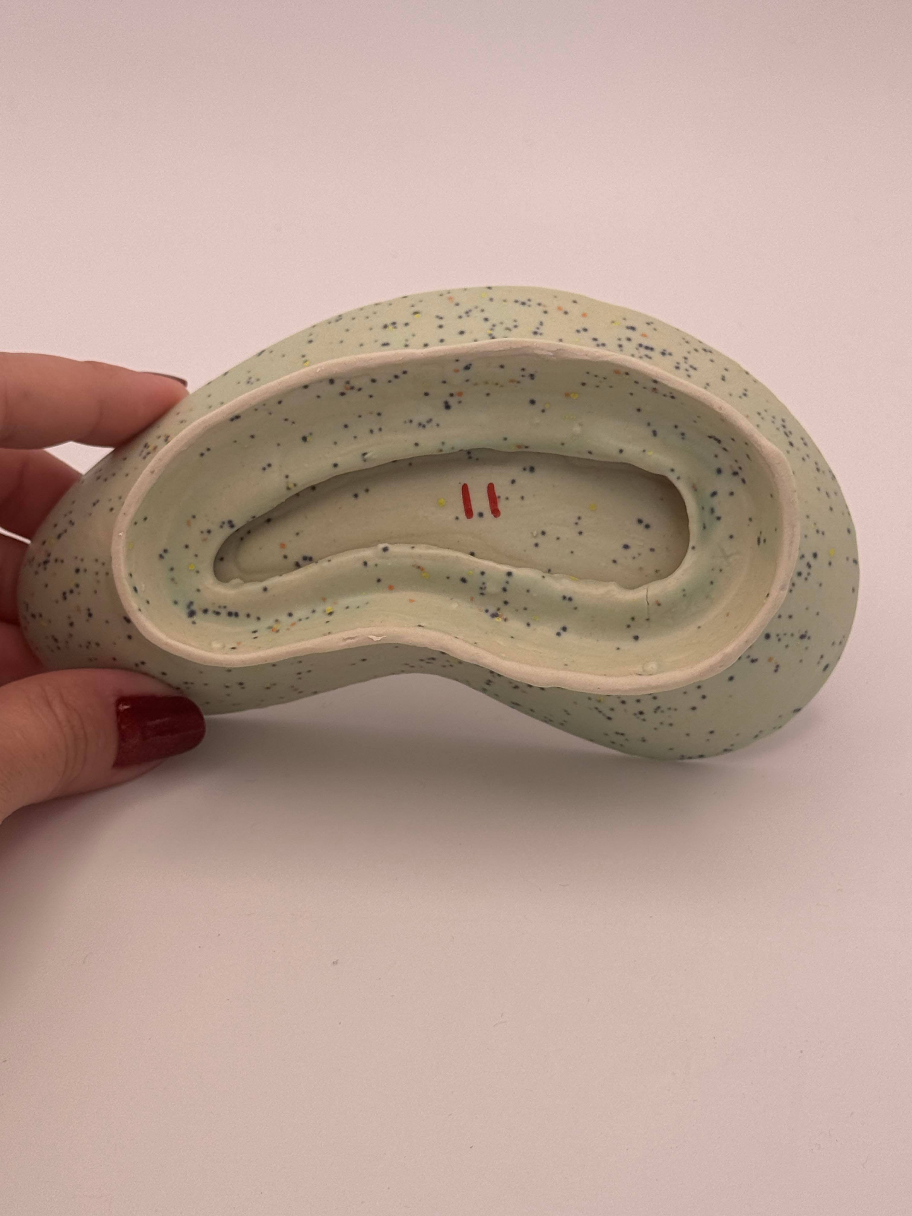 No. 11 · Dish underside